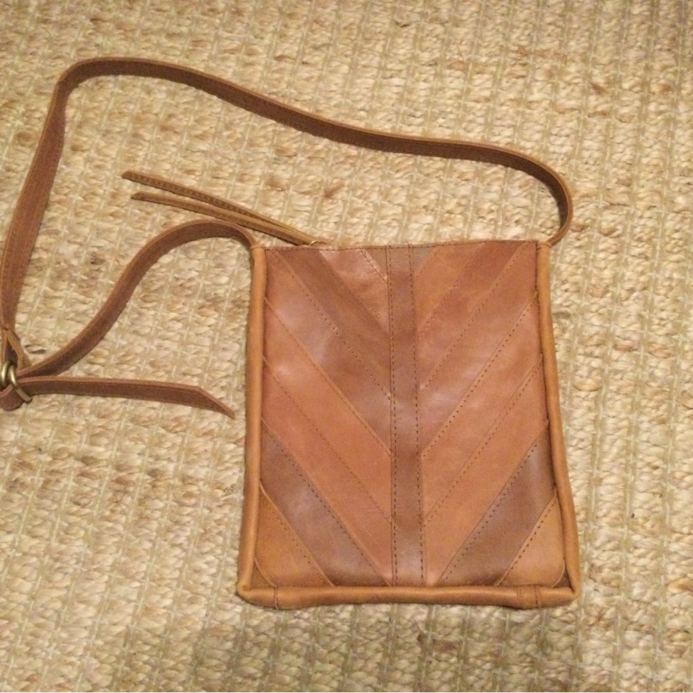 Raven + Lily Leather Crossbody Bag EUC